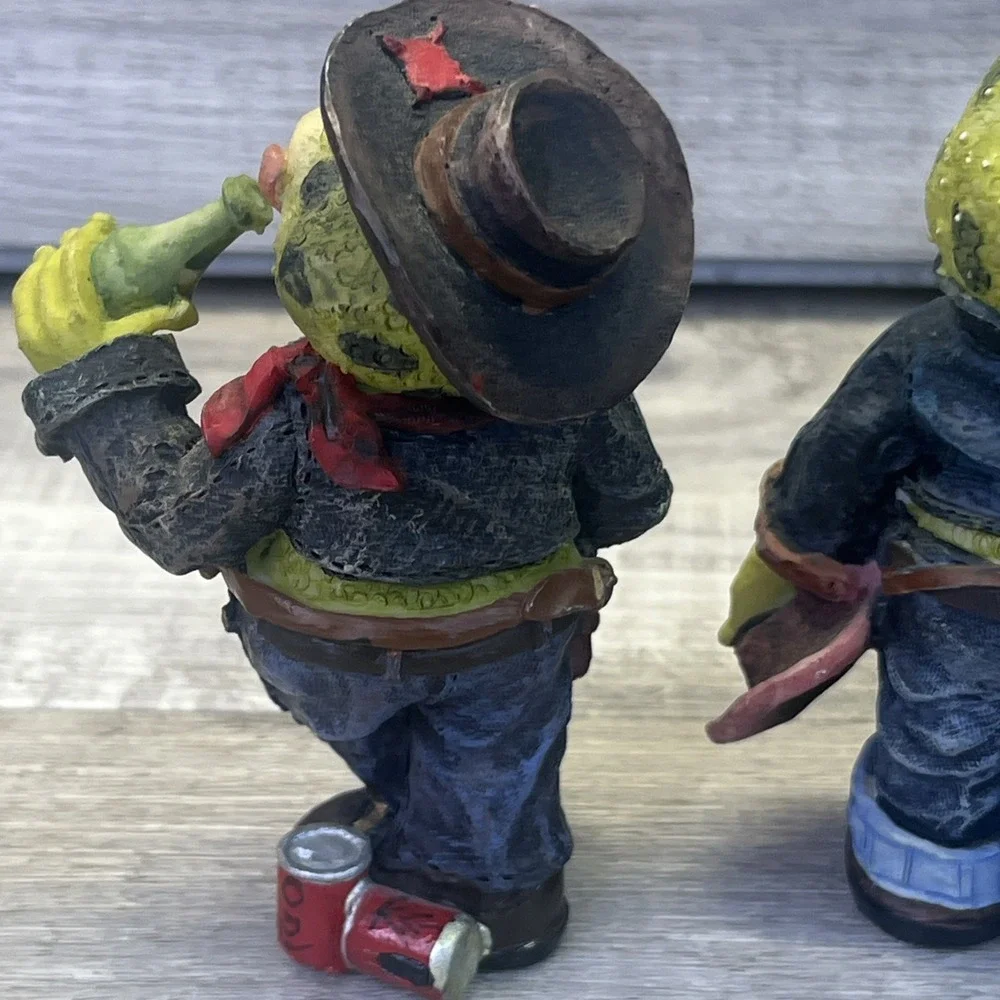Cowboy Frog Figurines  Country Western Frogs in Hats & Denim Boots Set Of 3